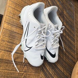 Nike cleats hyperdiamond4 softball fastflex girls 3.5Y molded white black detail